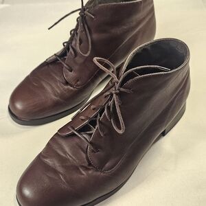 Munro American Brown Lace Up Heeled Leather Ankle Boots Size 8 Classic Style